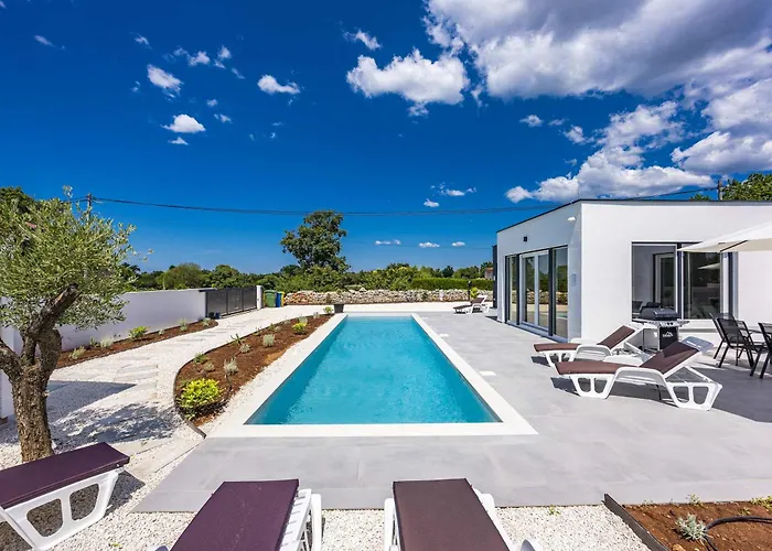 Villa Magdalena With Private Heated Pool *